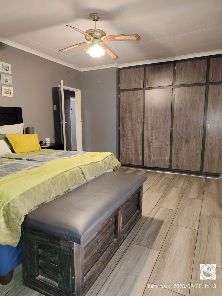 4 Bedroom Property for Sale in Vanderbijlpark Cw 6 Gauteng