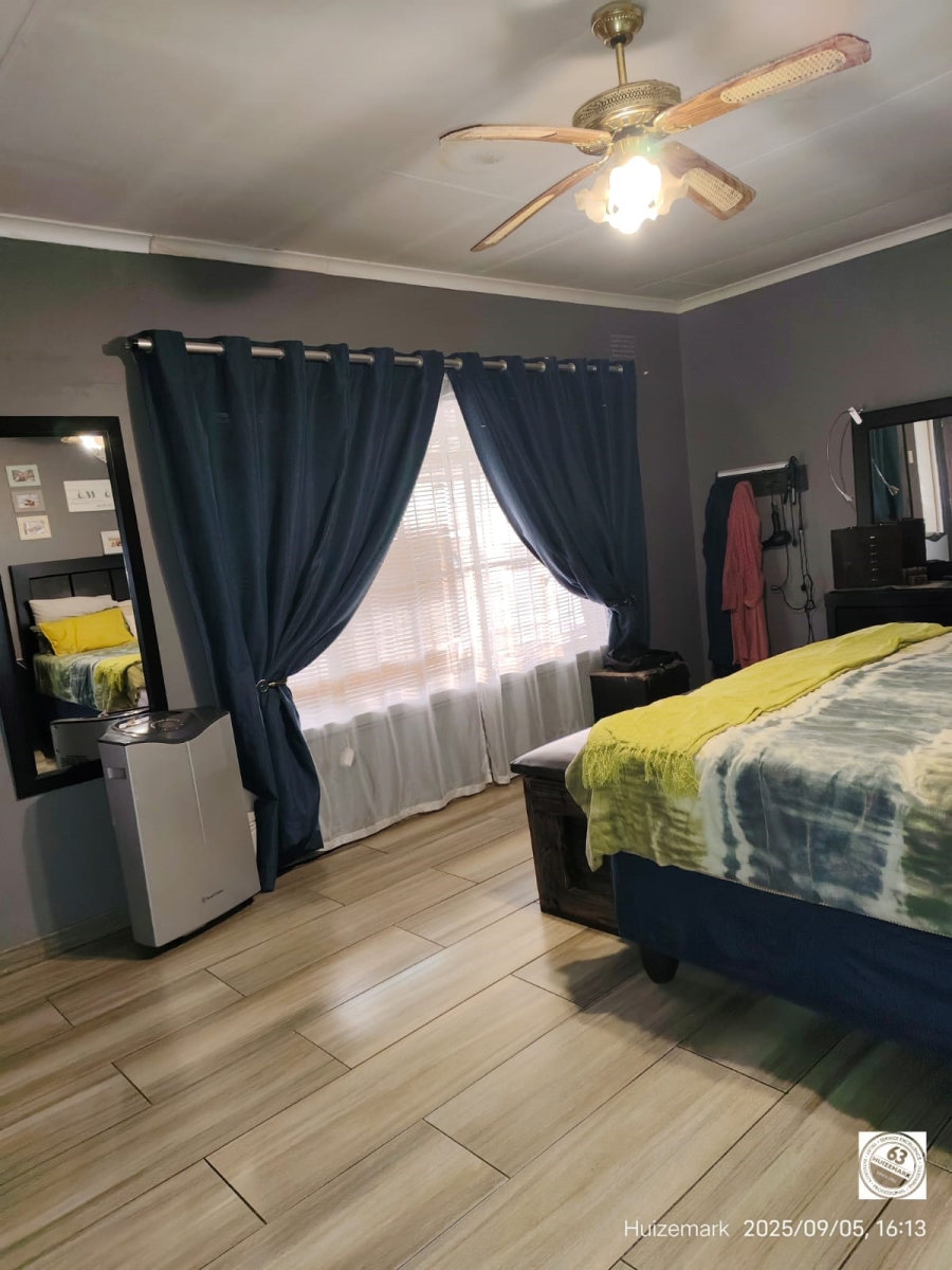 4 Bedroom Property for Sale in Vanderbijlpark Cw 6 Gauteng