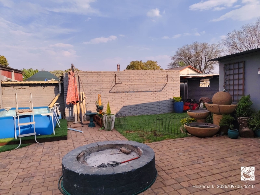 4 Bedroom Property for Sale in Vanderbijlpark Cw 6 Gauteng