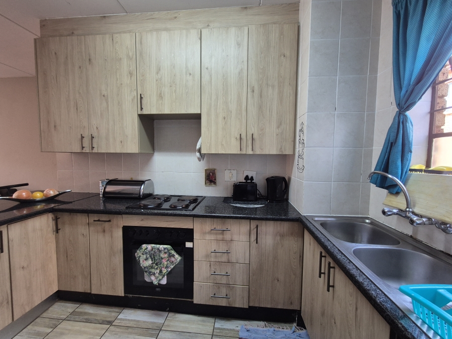 2 Bedroom Property for Sale in Sonneveld Gauteng