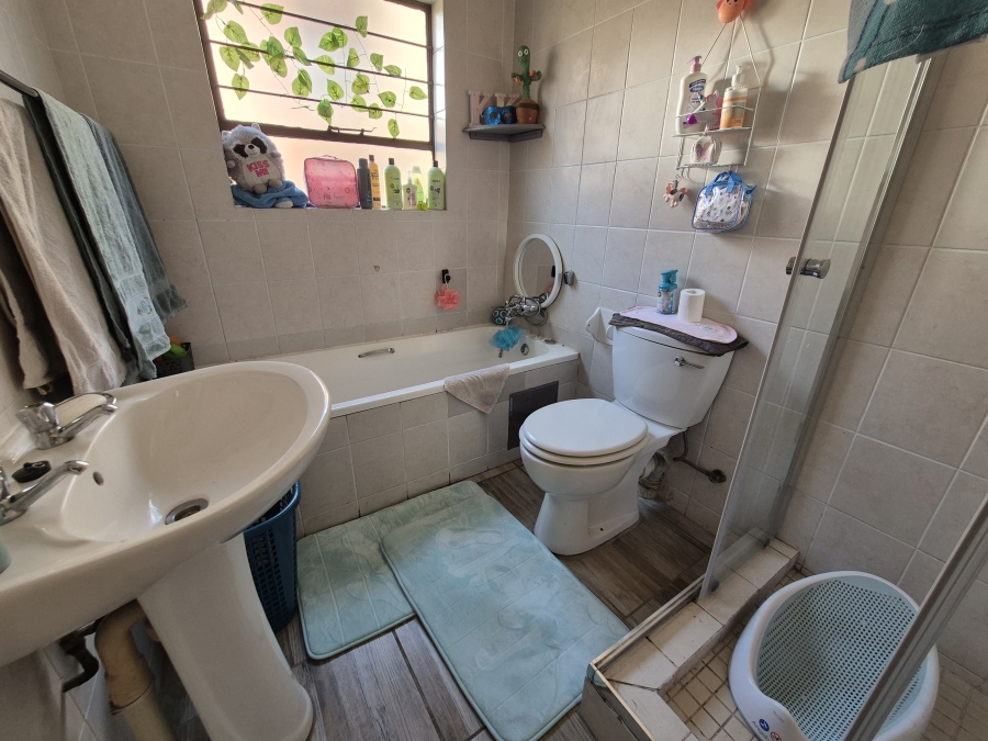 2 Bedroom Property for Sale in Sonneveld Gauteng