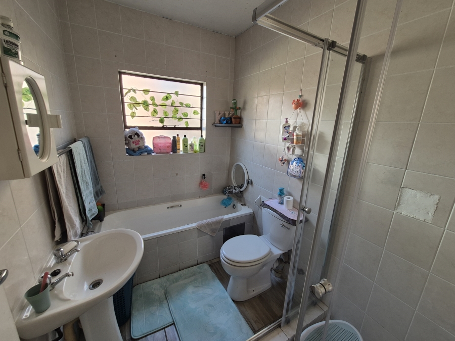 2 Bedroom Property for Sale in Sonneveld Gauteng