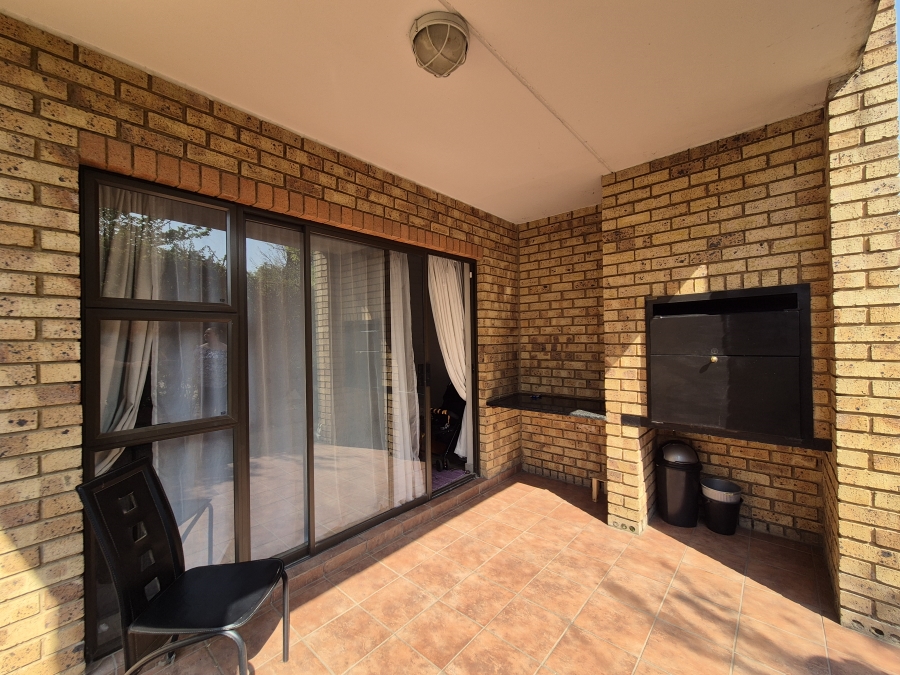 2 Bedroom Property for Sale in Sonneveld Gauteng