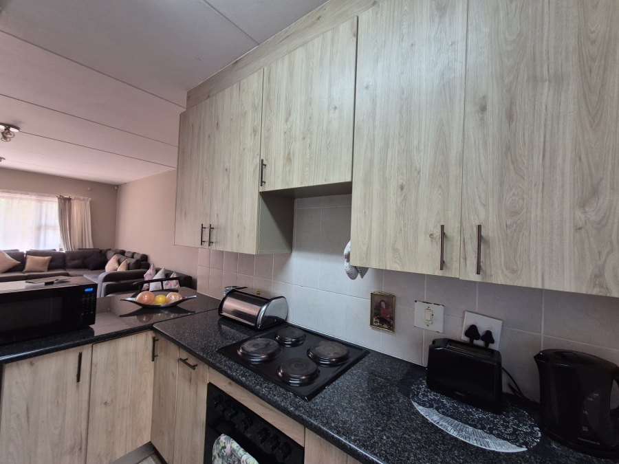 2 Bedroom Property for Sale in Sonneveld Gauteng