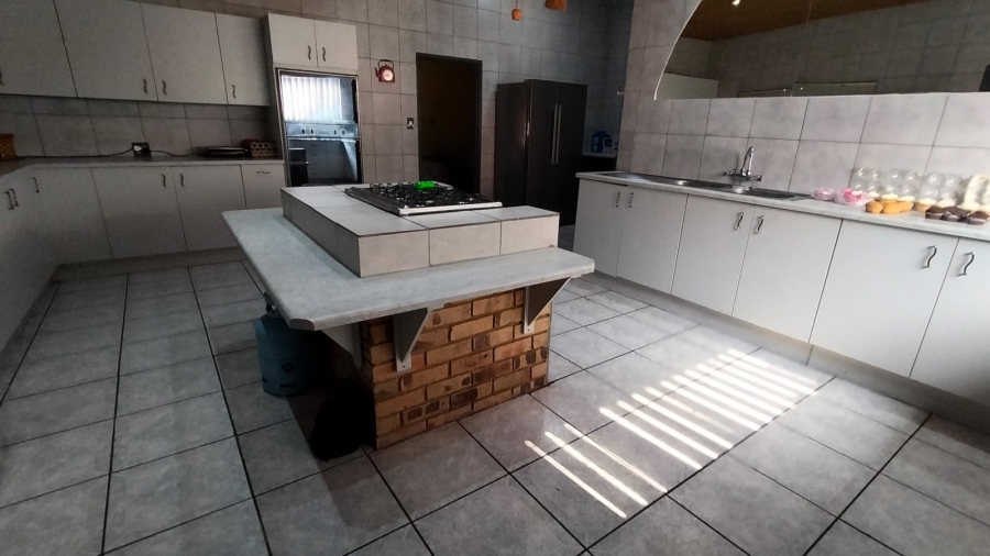 4 Bedroom Property for Sale in Lindhaven Gauteng