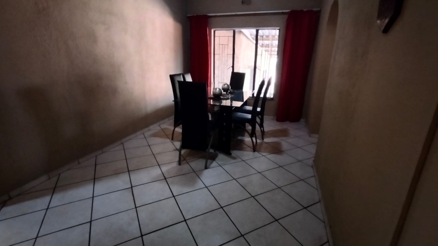 4 Bedroom Property for Sale in Lindhaven Gauteng
