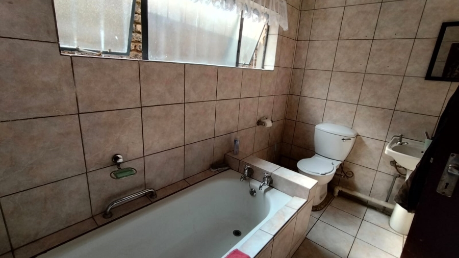 4 Bedroom Property for Sale in Lindhaven Gauteng