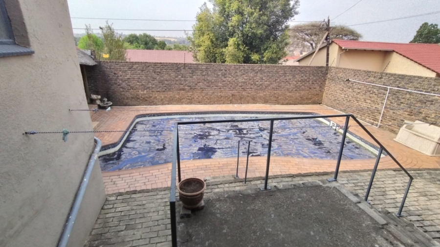 4 Bedroom Property for Sale in Lindhaven Gauteng