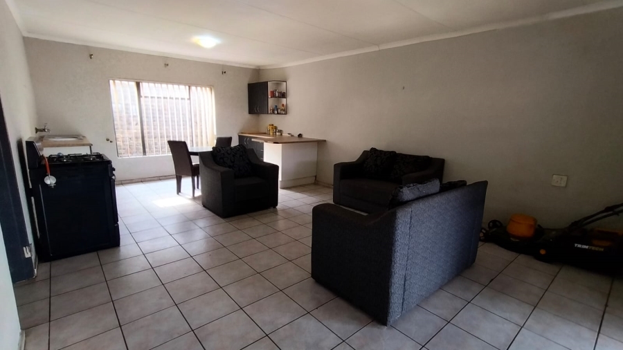 4 Bedroom Property for Sale in Lindhaven Gauteng