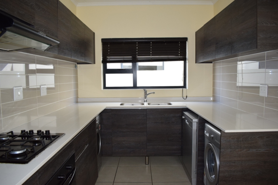 To Let 3 Bedroom Property for Rent in Petervale Gauteng