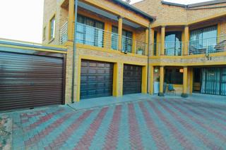 5 Bedroom Property for Sale in The Orchards Gauteng