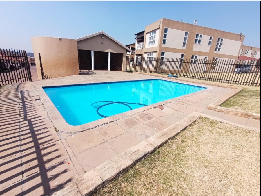 2 Bedroom Property for Sale in Mondeor Gauteng