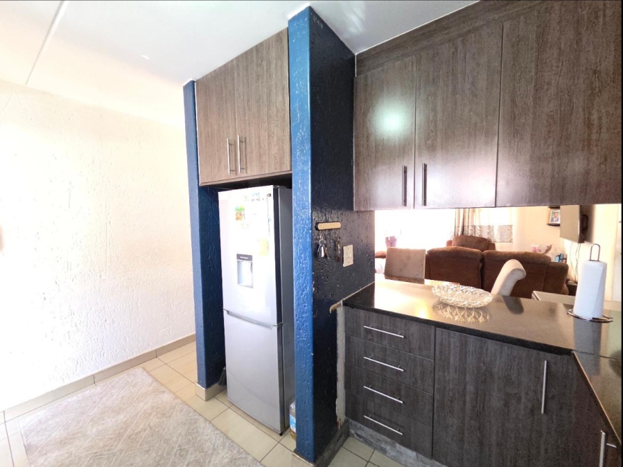 2 Bedroom Property for Sale in Mondeor Gauteng