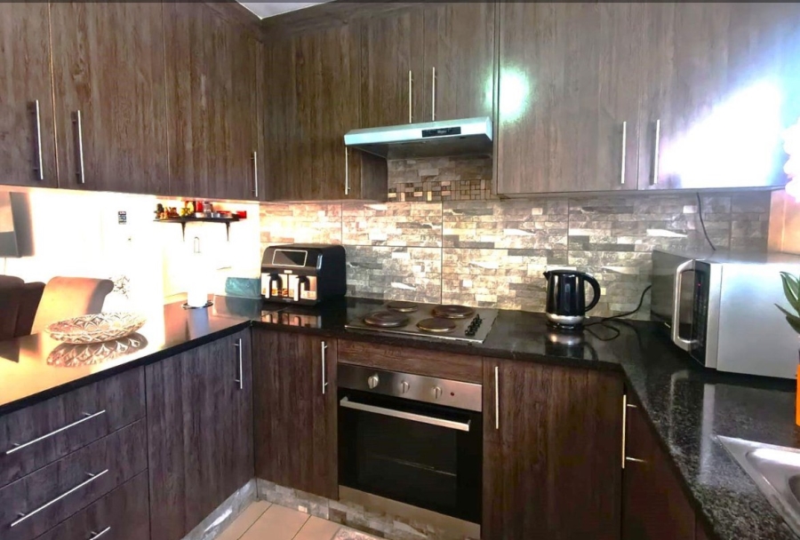 2 Bedroom Property for Sale in Mondeor Gauteng
