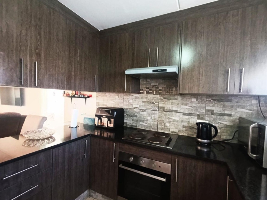 2 Bedroom Property for Sale in Mondeor Gauteng