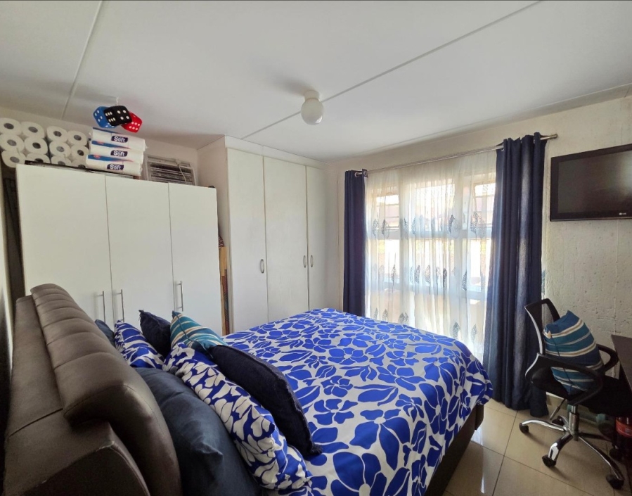 2 Bedroom Property for Sale in Mondeor Gauteng