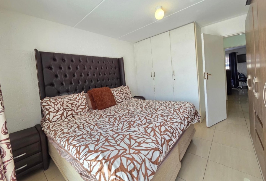 2 Bedroom Property for Sale in Mondeor Gauteng