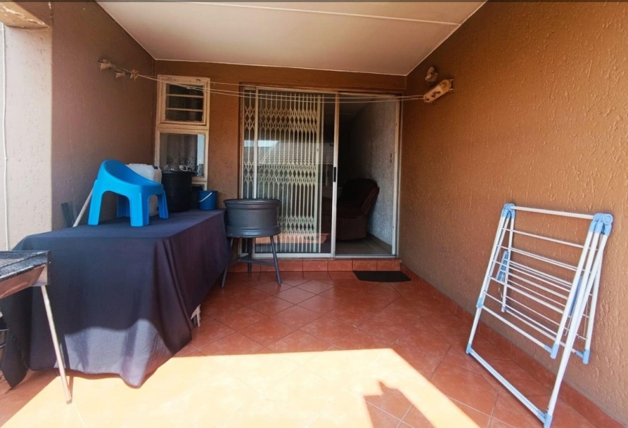 2 Bedroom Property for Sale in Mondeor Gauteng