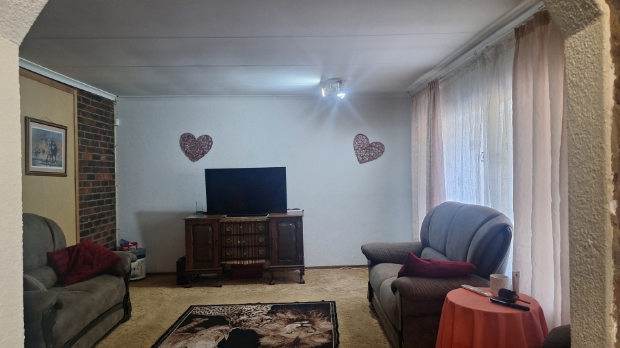 To Let 3 Bedroom Property for Rent in Kenmare Gauteng