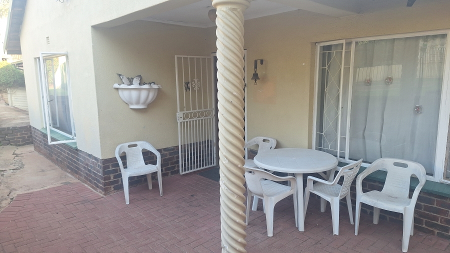 To Let 3 Bedroom Property for Rent in Kenmare Gauteng