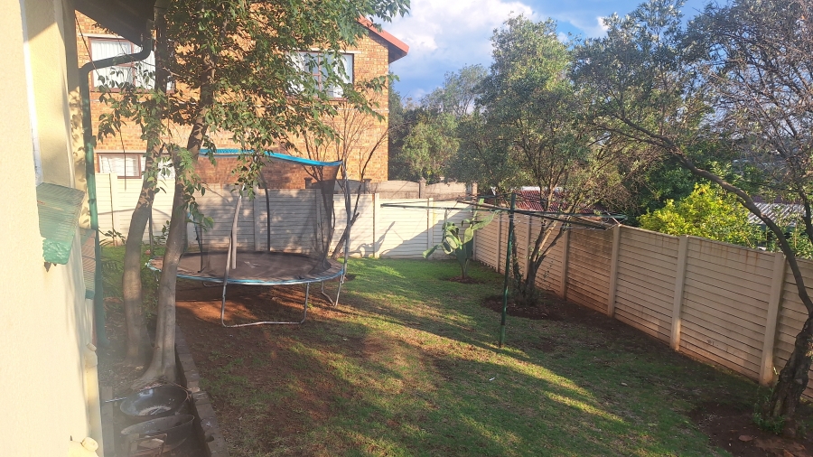 To Let 3 Bedroom Property for Rent in Kenmare Gauteng
