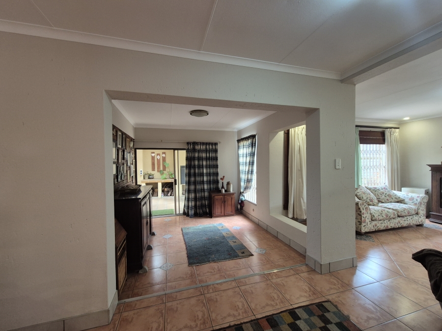 3 Bedroom Property for Sale in Sonneveld Gauteng