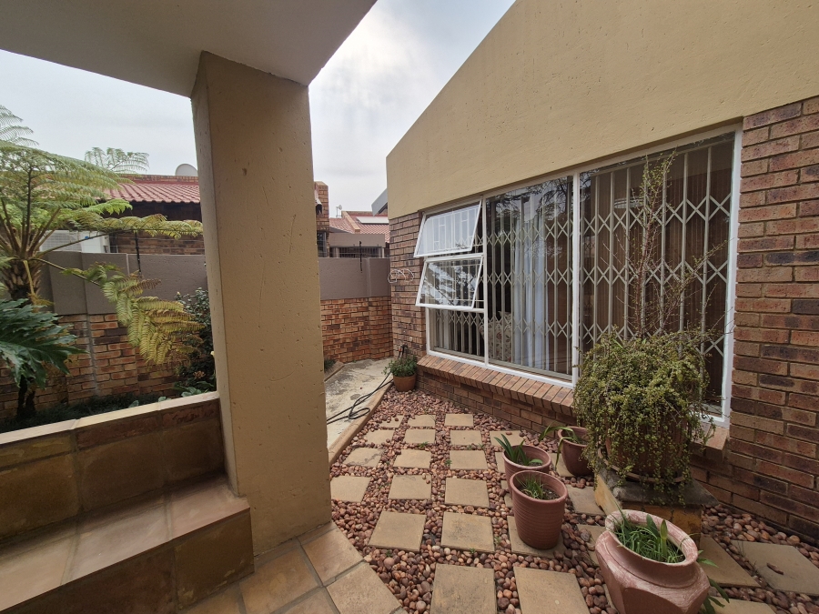 3 Bedroom Property for Sale in Sonneveld Gauteng