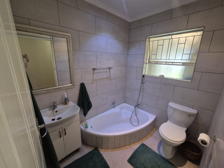 3 Bedroom Property for Sale in Sonneveld Gauteng