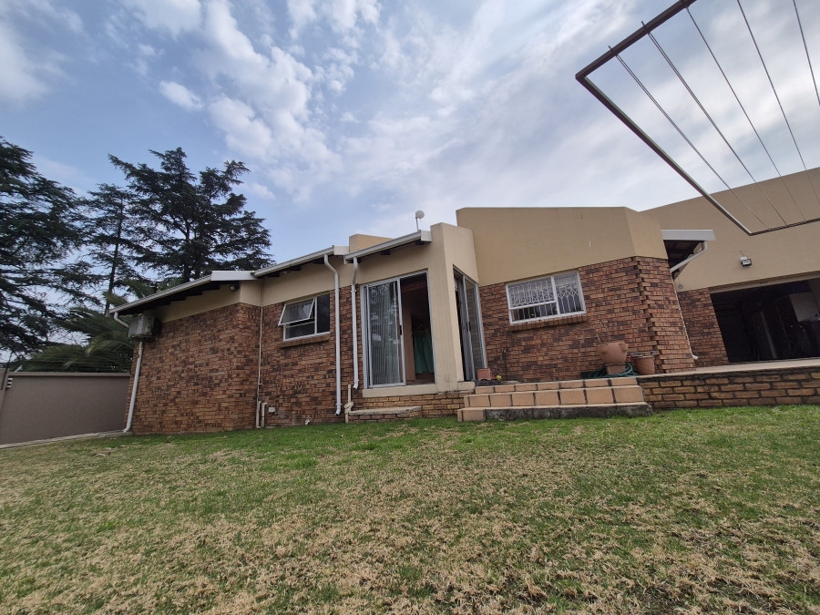 3 Bedroom Property for Sale in Sonneveld Gauteng