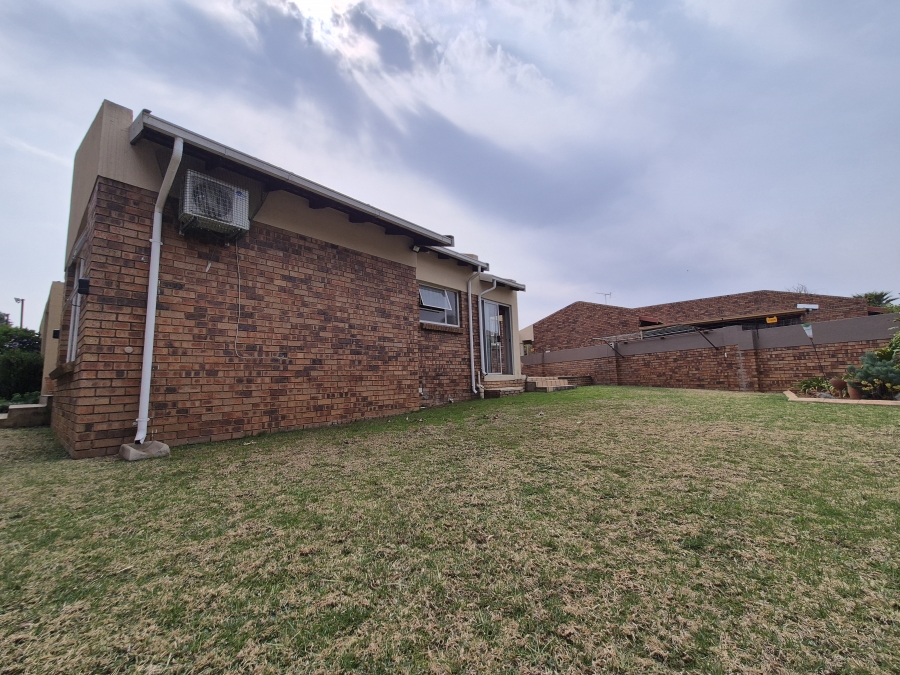 3 Bedroom Property for Sale in Sonneveld Gauteng