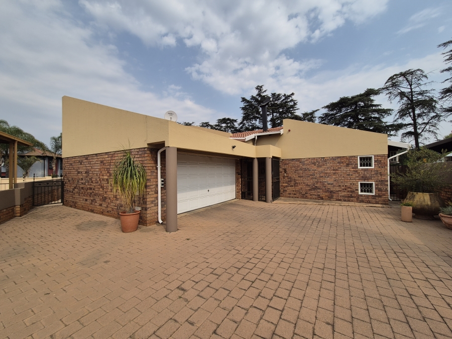 3 Bedroom Property for Sale in Sonneveld Gauteng