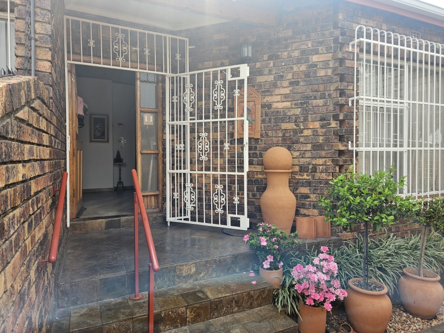 4 Bedroom Property for Sale in Rant En Dal Gauteng