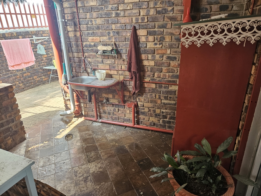4 Bedroom Property for Sale in Rant En Dal Gauteng