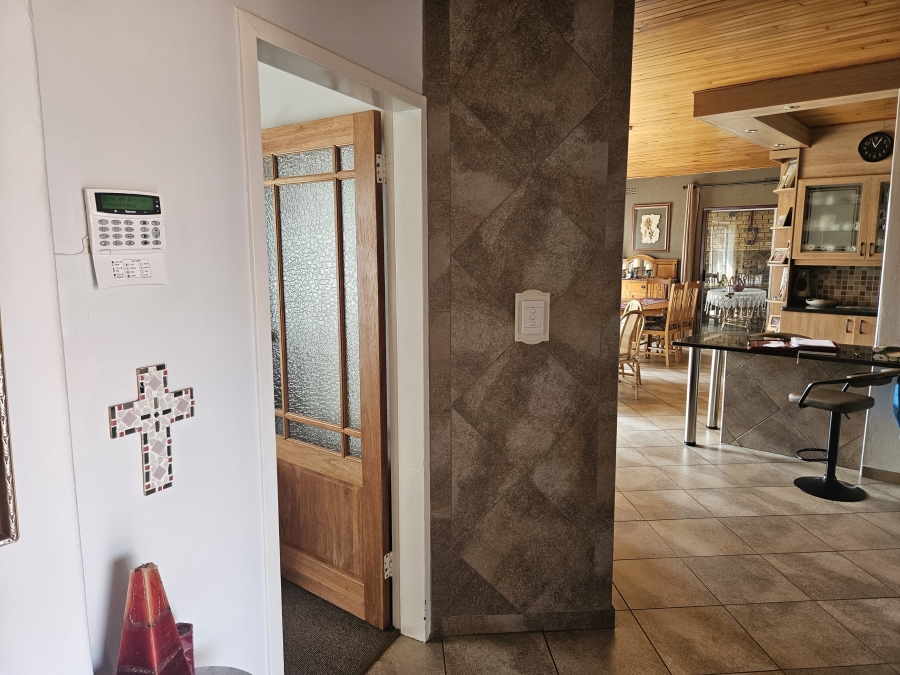 4 Bedroom Property for Sale in Rant En Dal Gauteng