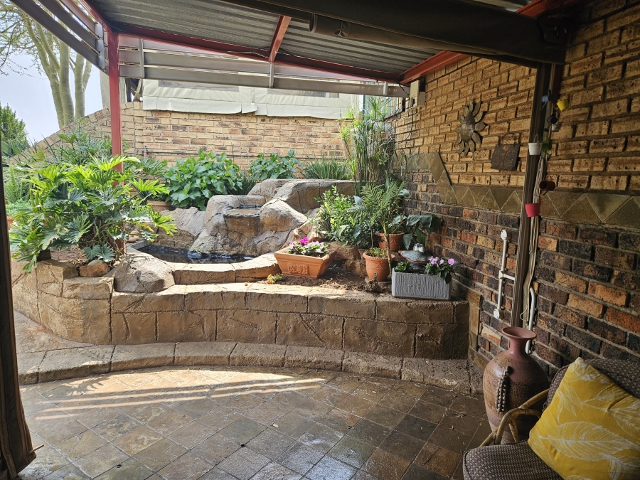 4 Bedroom Property for Sale in Rant En Dal Gauteng