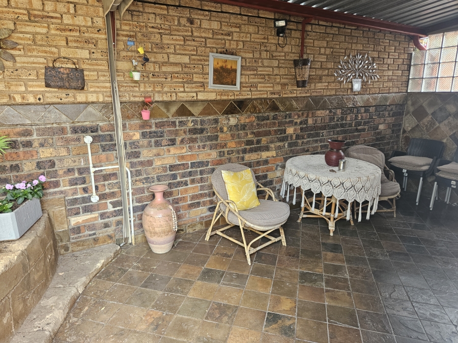 4 Bedroom Property for Sale in Rant En Dal Gauteng
