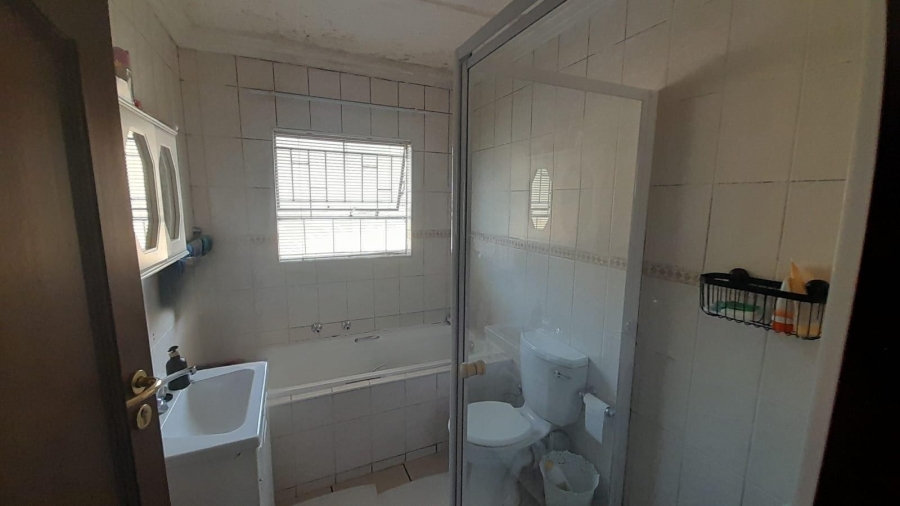 2 Bedroom Property for Sale in Amorosa Gauteng