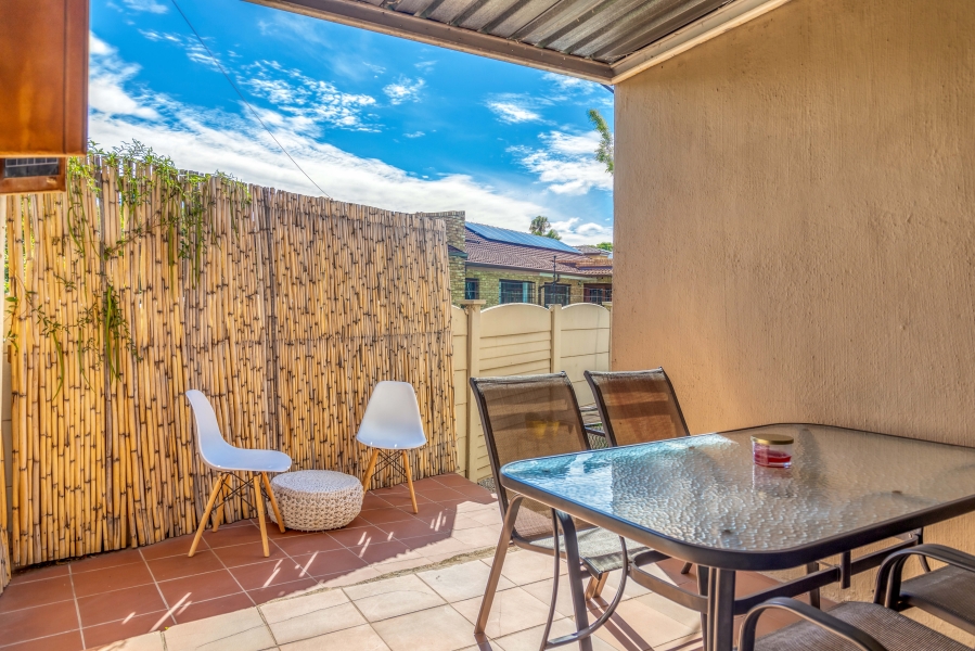 To Let 1 Bedroom Property for Rent in Wilro Park Gauteng
