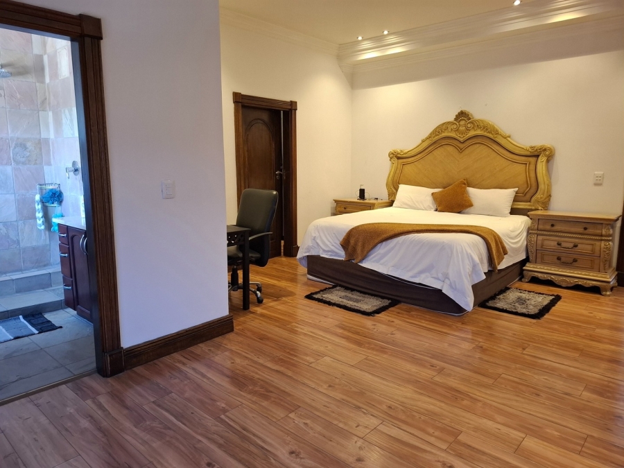 7 Bedroom Property for Sale in Lakefield Gauteng