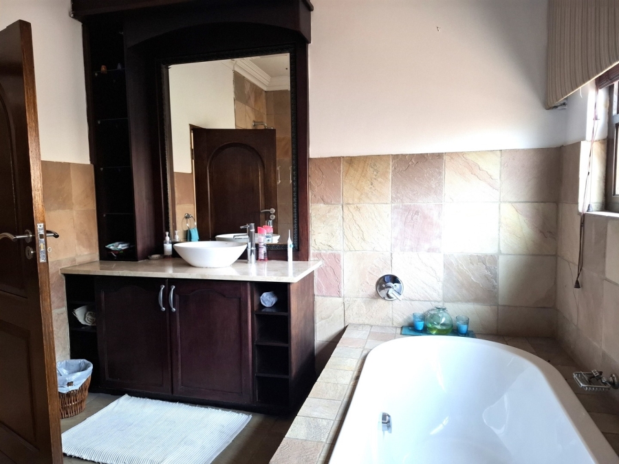 7 Bedroom Property for Sale in Lakefield Gauteng