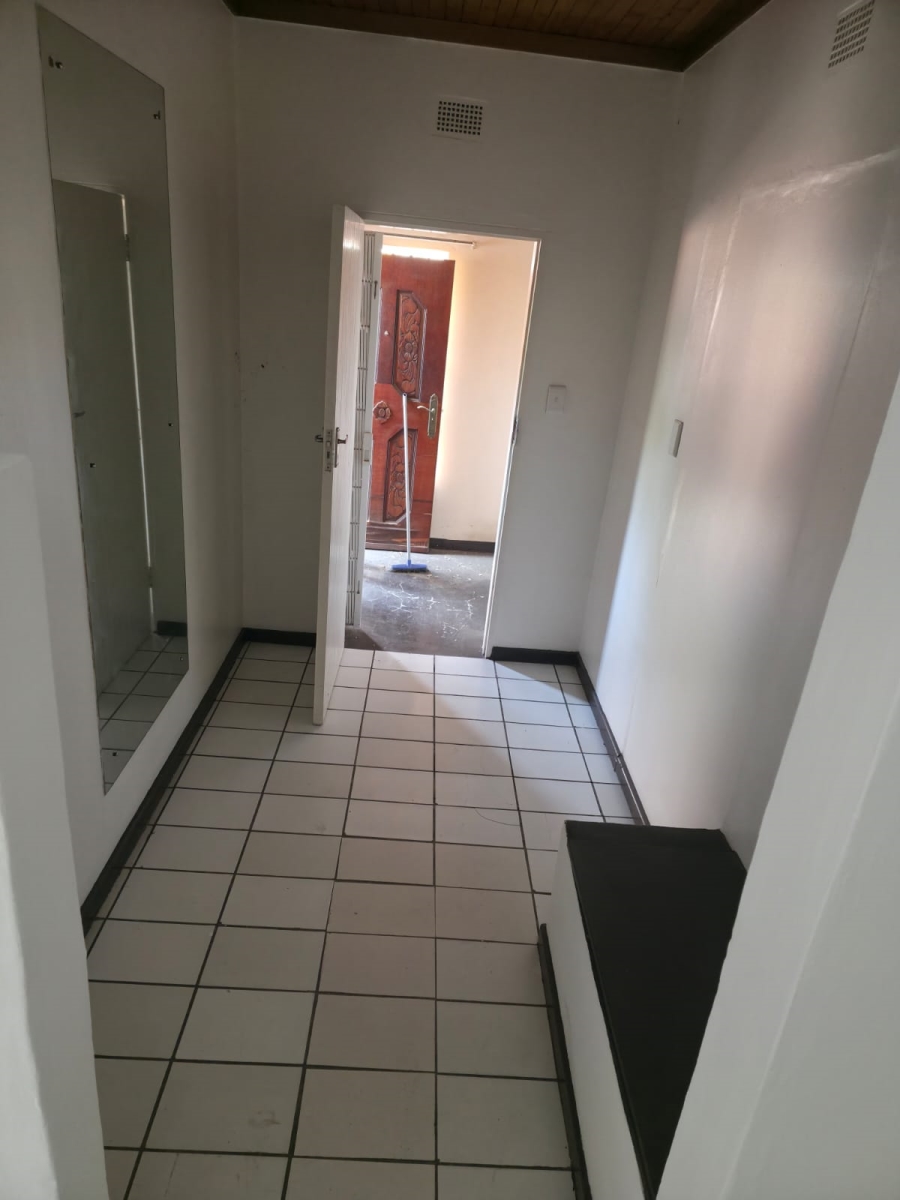 To Let 1 Bedroom Property for Rent in Queenswood Gauteng