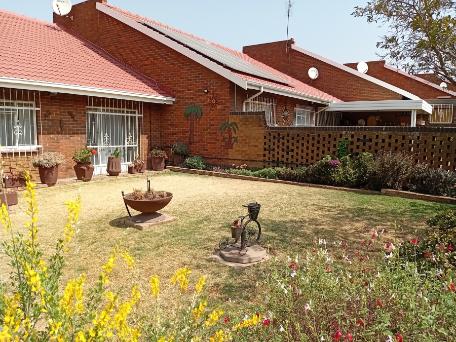 4 Bedroom Property for Sale in Barvallen Gauteng