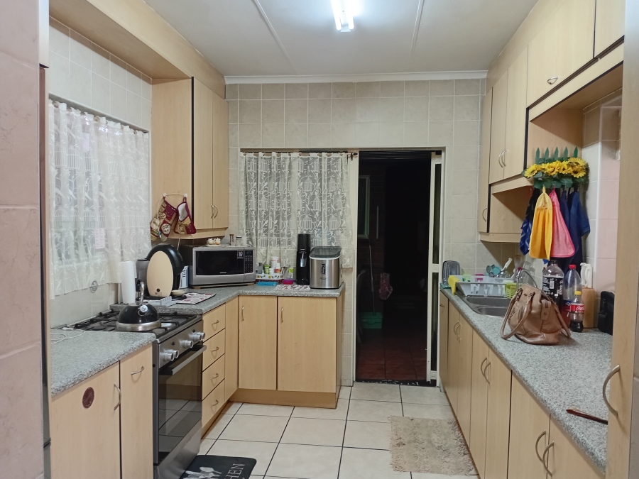 4 Bedroom Property for Sale in Barvallen Gauteng
