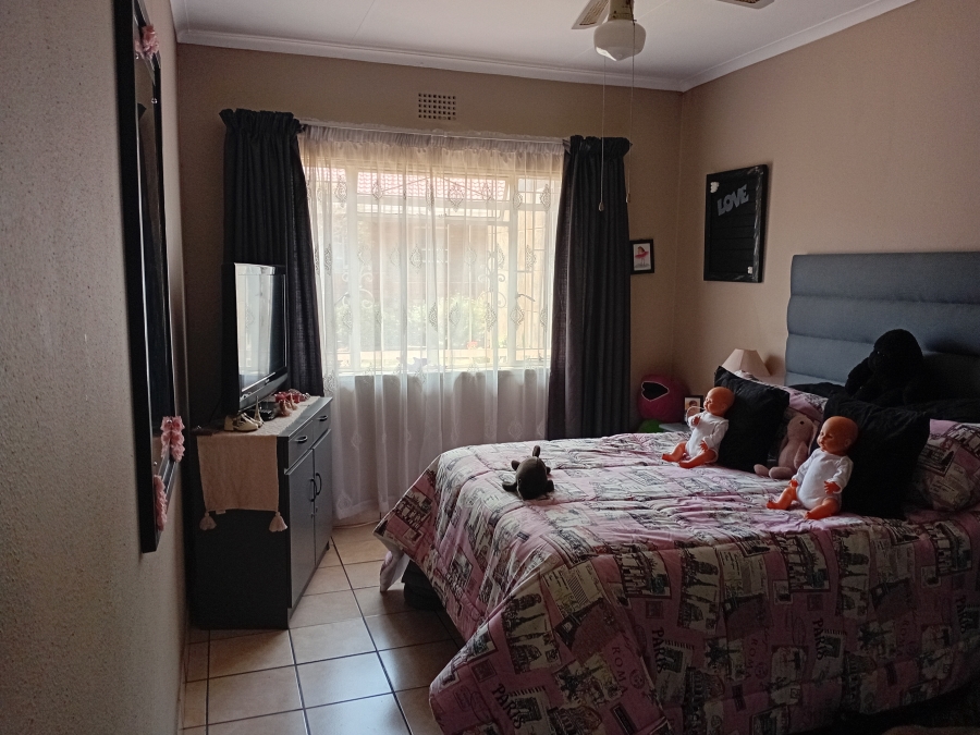 4 Bedroom Property for Sale in Barvallen Gauteng