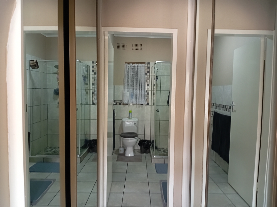 4 Bedroom Property for Sale in Barvallen Gauteng