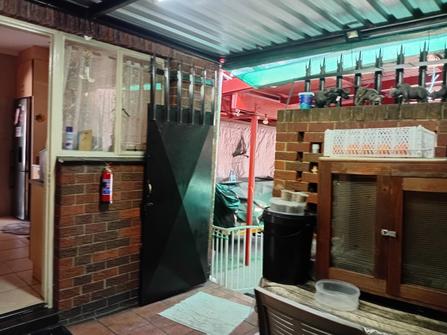 4 Bedroom Property for Sale in Barvallen Gauteng