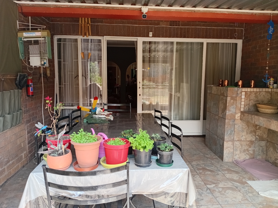4 Bedroom Property for Sale in Barvallen Gauteng