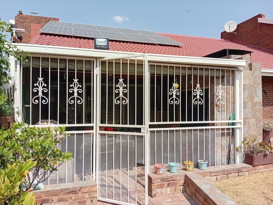 4 Bedroom Property for Sale in Barvallen Gauteng