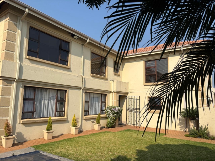 5 Bedroom Property for Sale in Eden Glen Gauteng