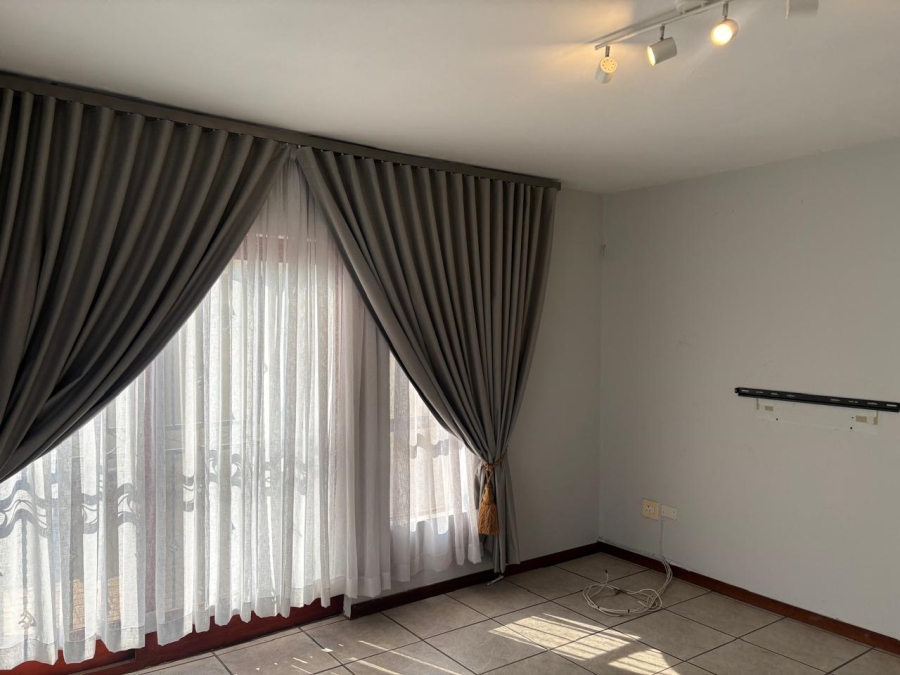 5 Bedroom Property for Sale in Eden Glen Gauteng